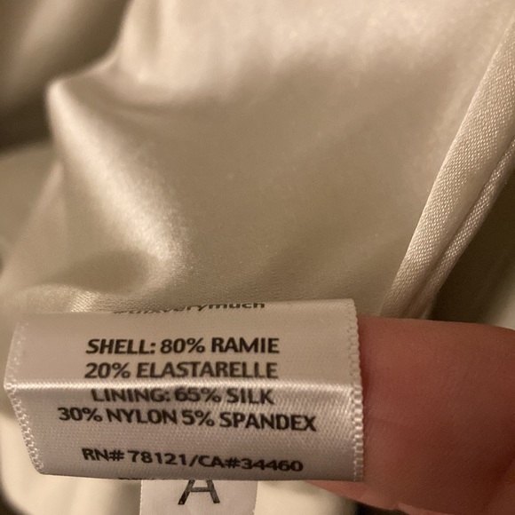 Eileen Fisher L ivory silk lined zip up jacket. Light faux leather shell. - Picture 7 of 7